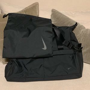 Nike Women’s Legendary Club Bag